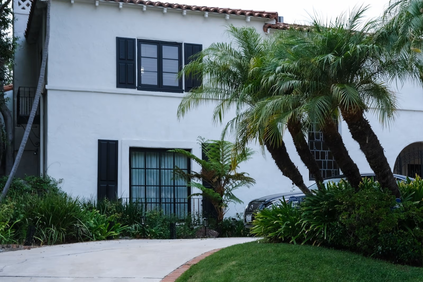 Toluca Lake apartment buildings
