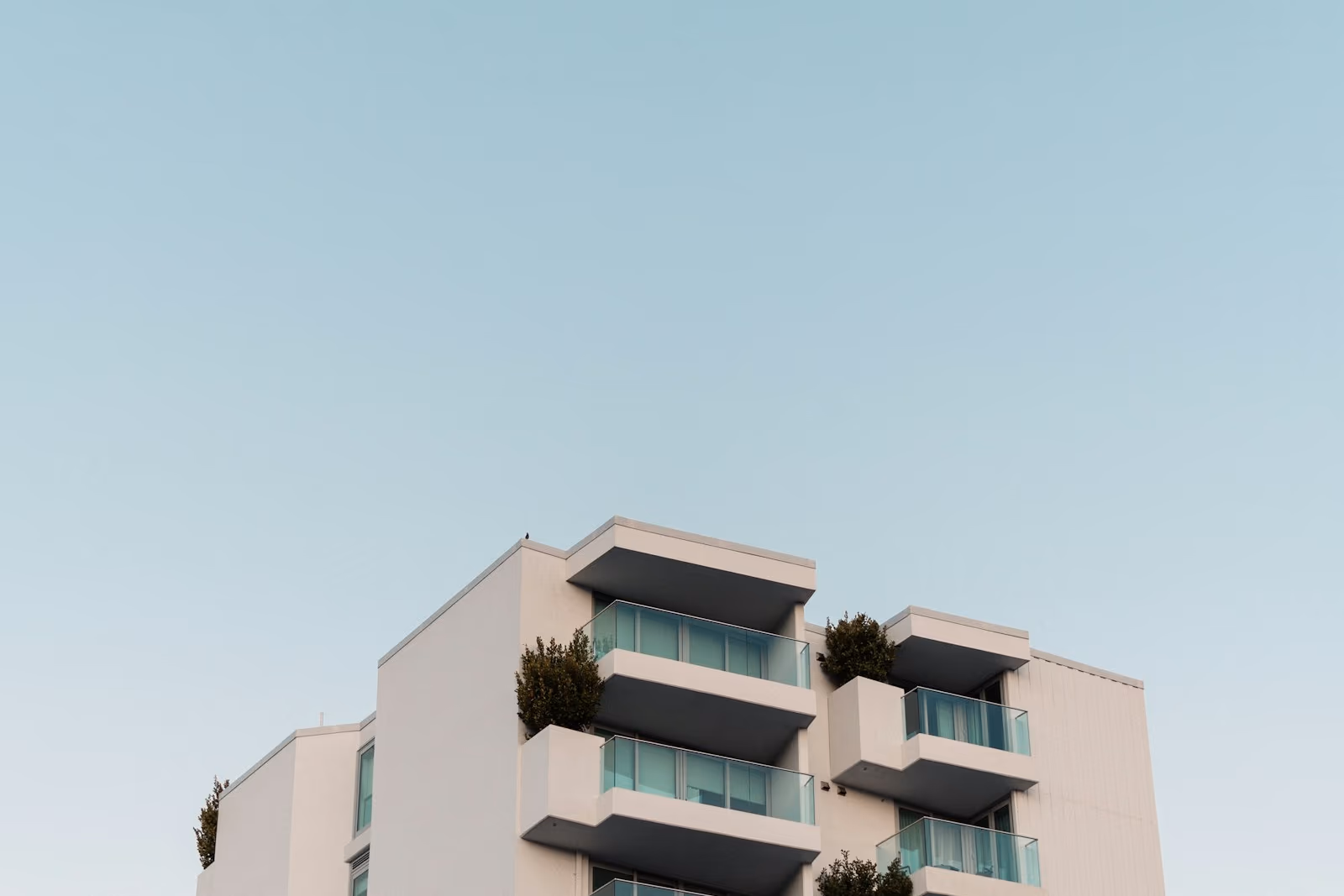 Woodland Hills apartment buildings