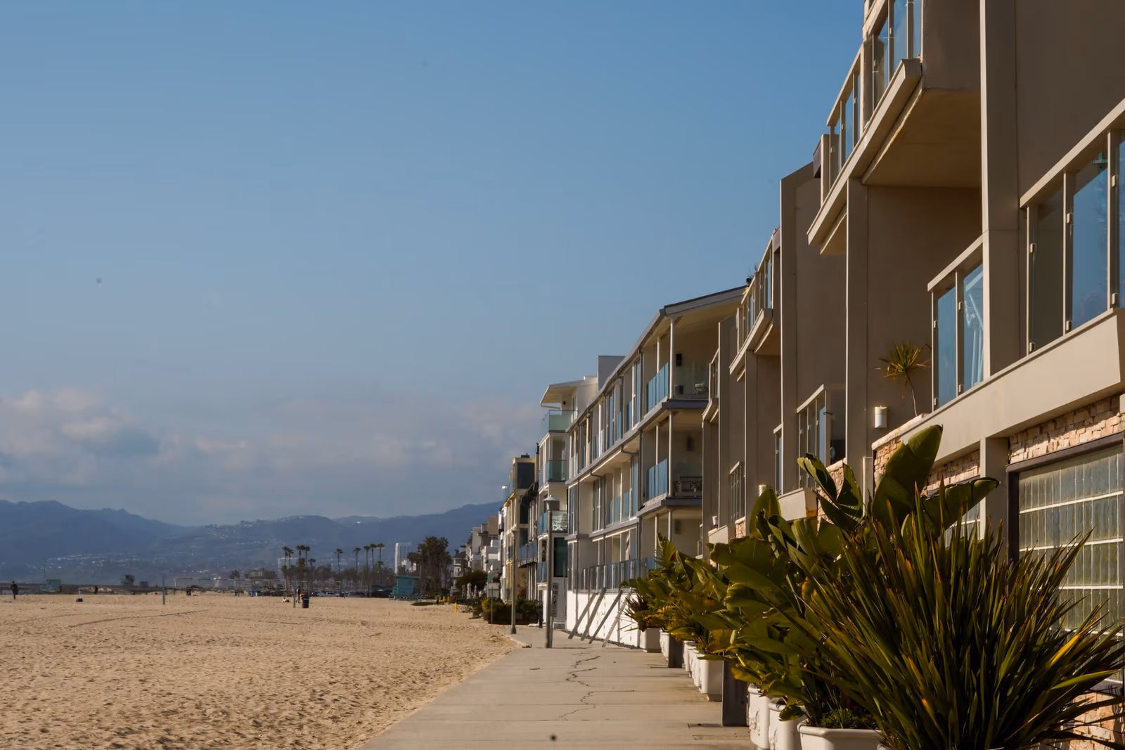 Manhattan Beach apartment buildings