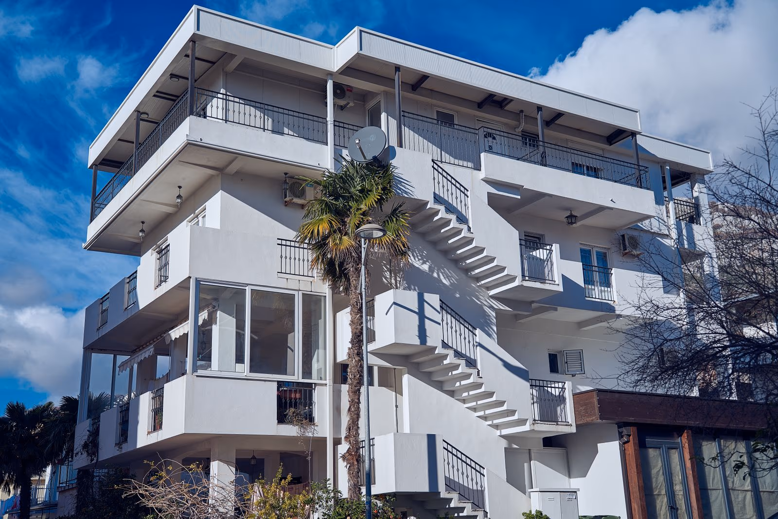 Van Nuys apartment buildings